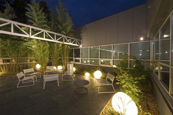 showroom lectra - patio terrasse / a_traits architecture