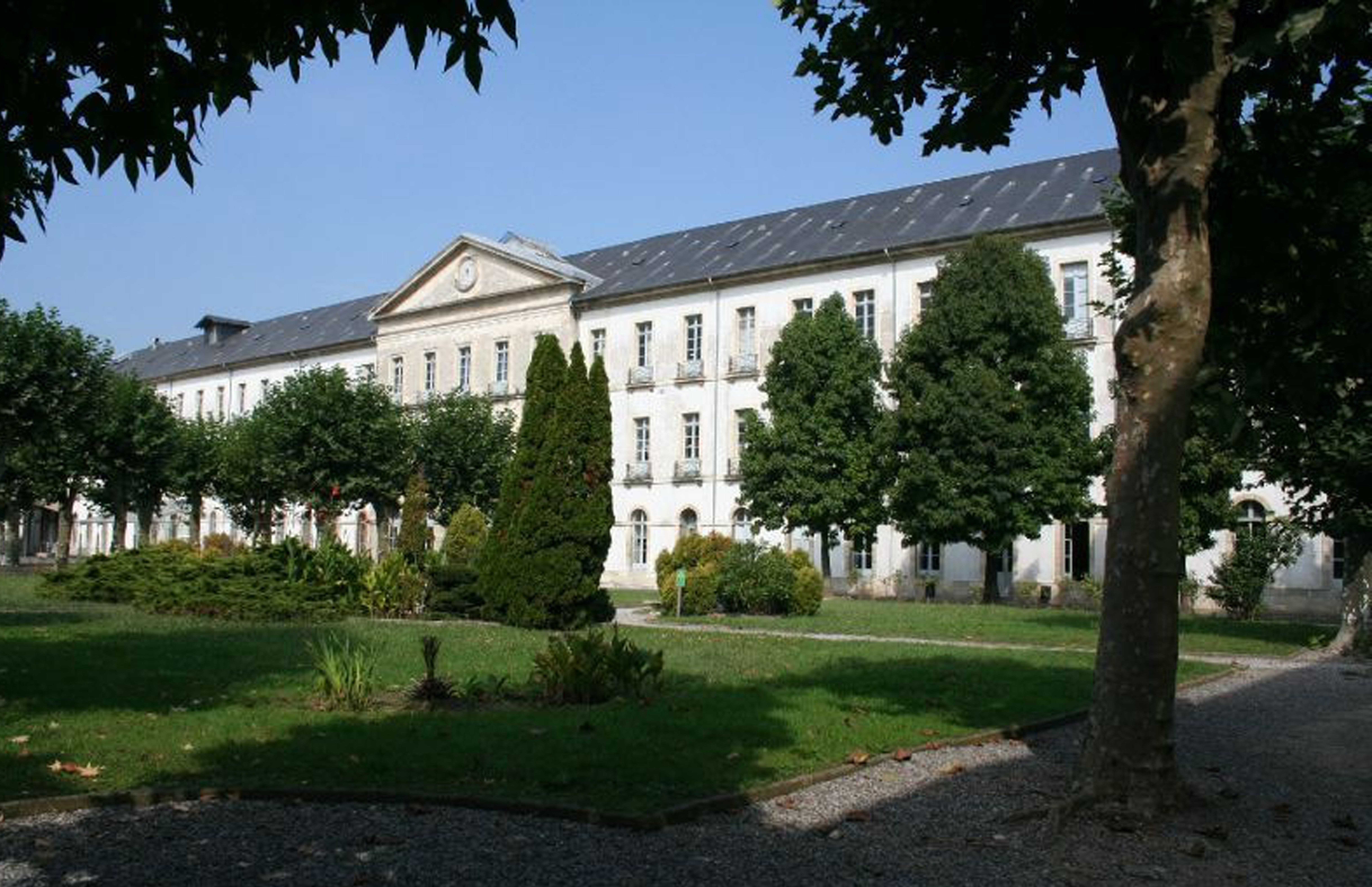 Lycée PAUL BERT / Cabinet d'architecture MASSIE
