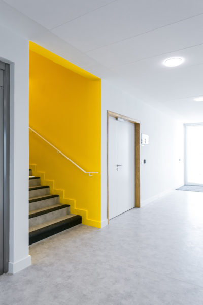 escalier yellow box / Julien Poulain