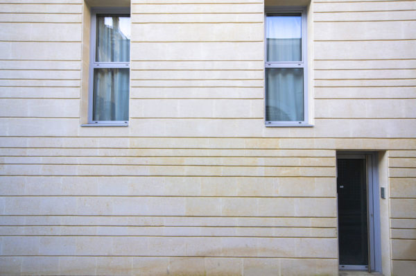 Détail façade principale / Paul Pointud
